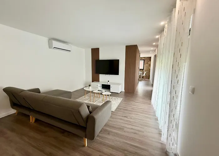 Casas Castelhano - Minho Braga * Mire de Tibaes